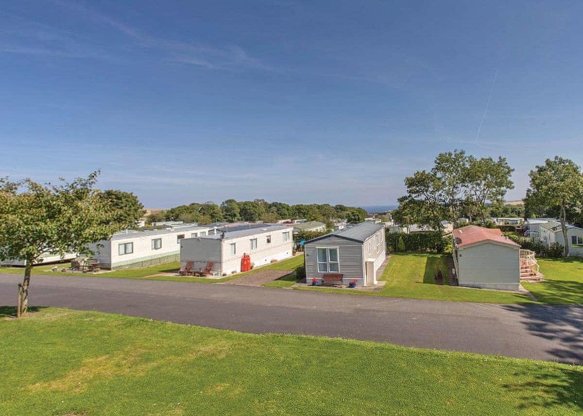 Отель Coldingham Bay Leisure Park Экстерьер фото