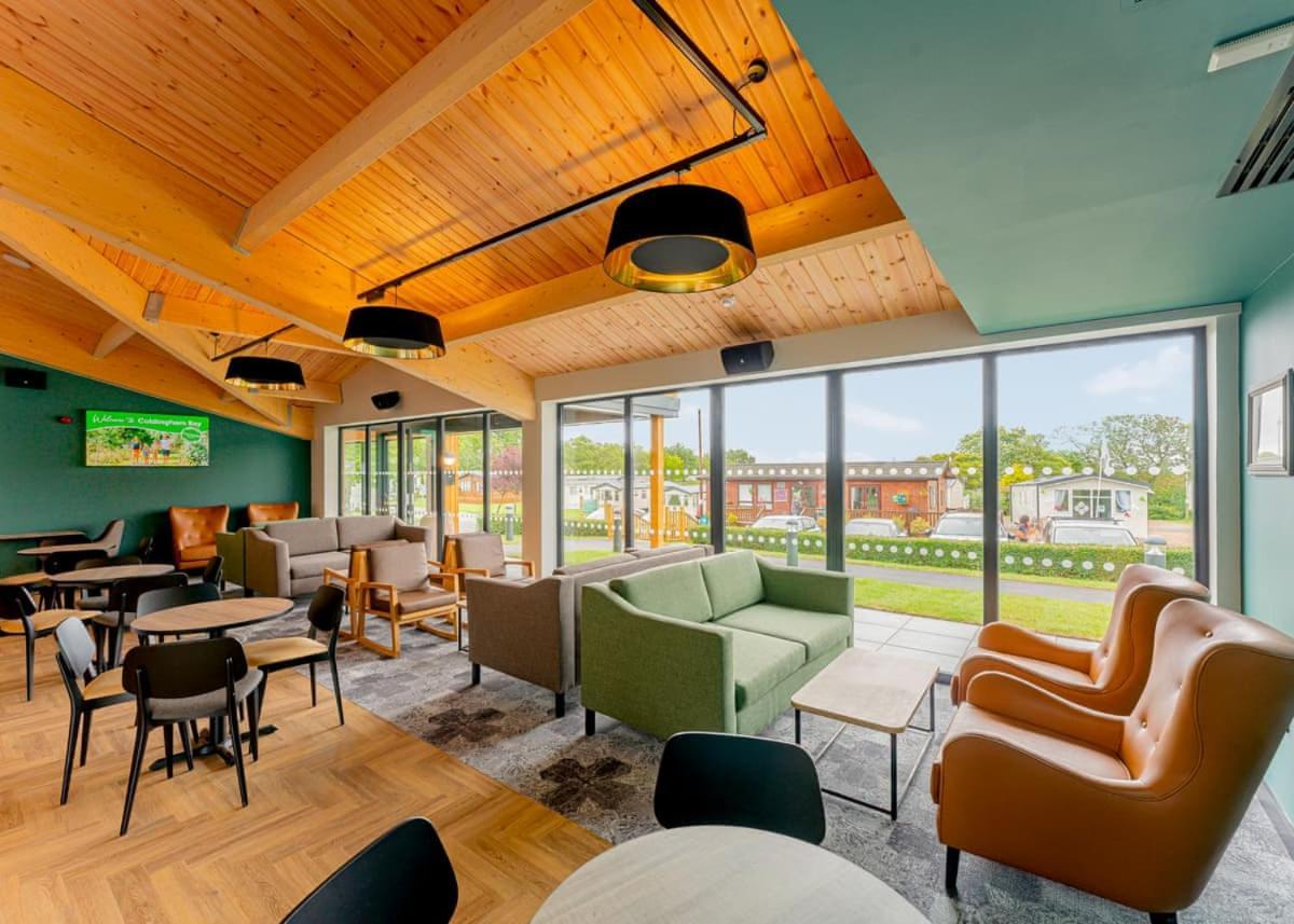 Отель Coldingham Bay Leisure Park Экстерьер фото